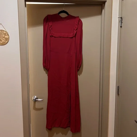 Red reformation midi dress with sleeves - Picture 2 of 4